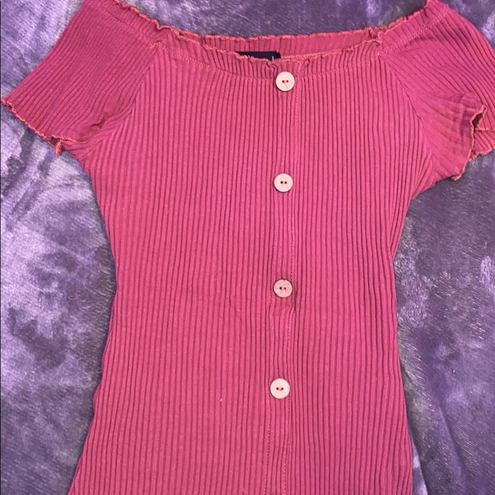 A ribbed orangish red right fitted shirt
